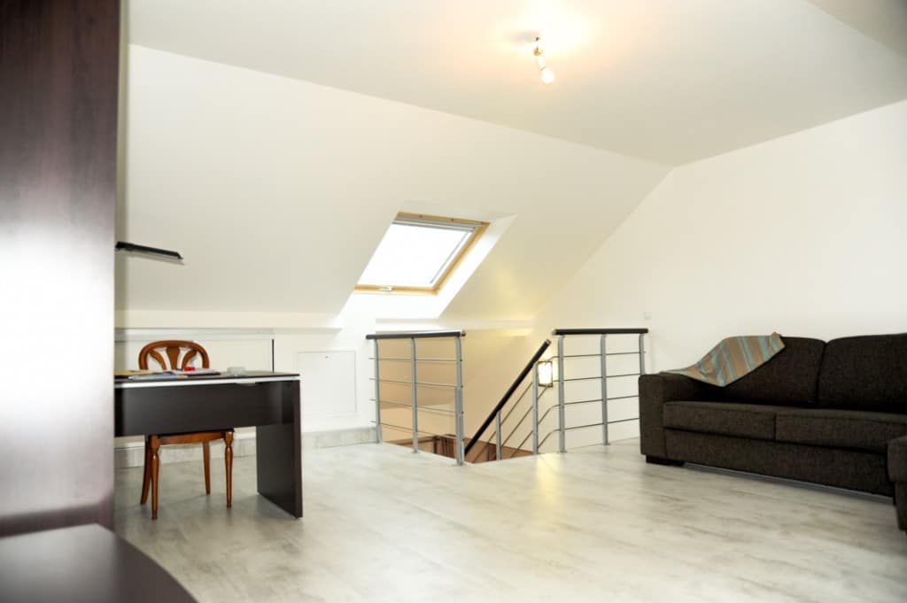 découvrez comment optimiser un comble de 40m2 avec un budget maîtrisé : conseils d’aménagement, estimation des coûts et idées pour transformer votre espace sous toiture en pièce fonctionnelle et agréable.
