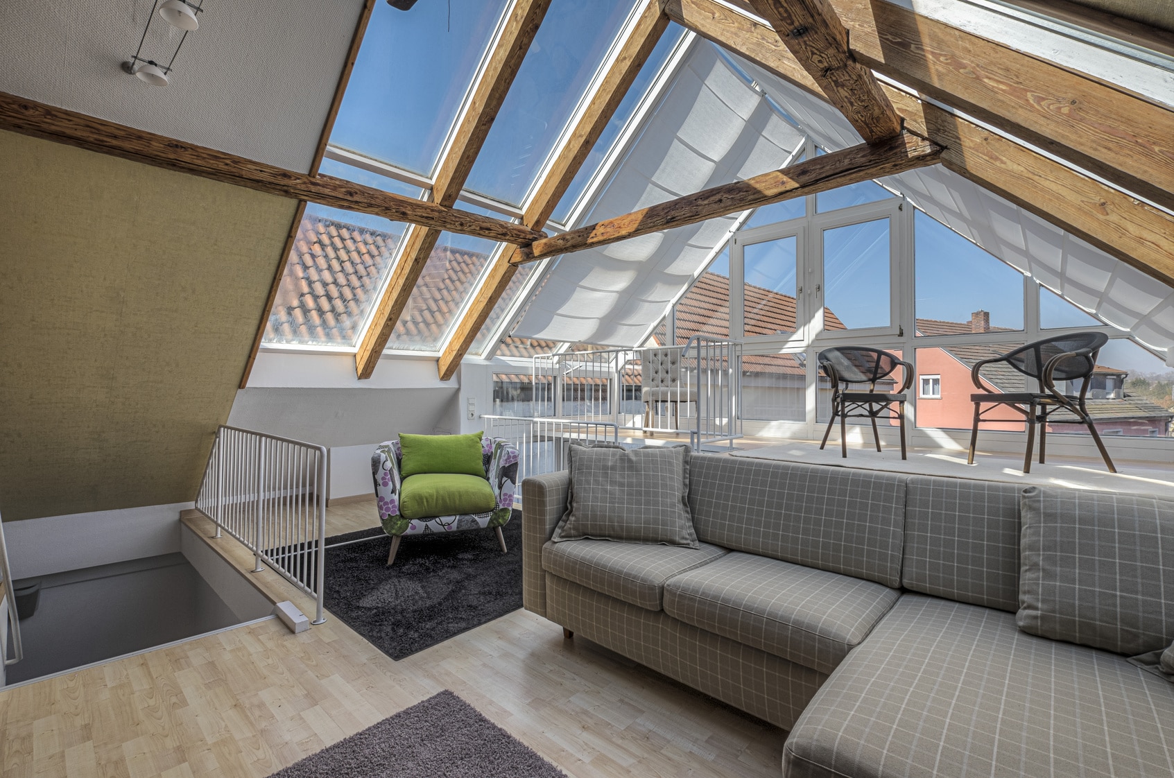 optimisez votre espace sous les toits grâce à nos conseils pour l’aménagement des combles. découvrez des idées pratiques, des solutions de rangement et des astuces pour transformer vos combles en pièce à vivre confortable et fonctionnelle.
