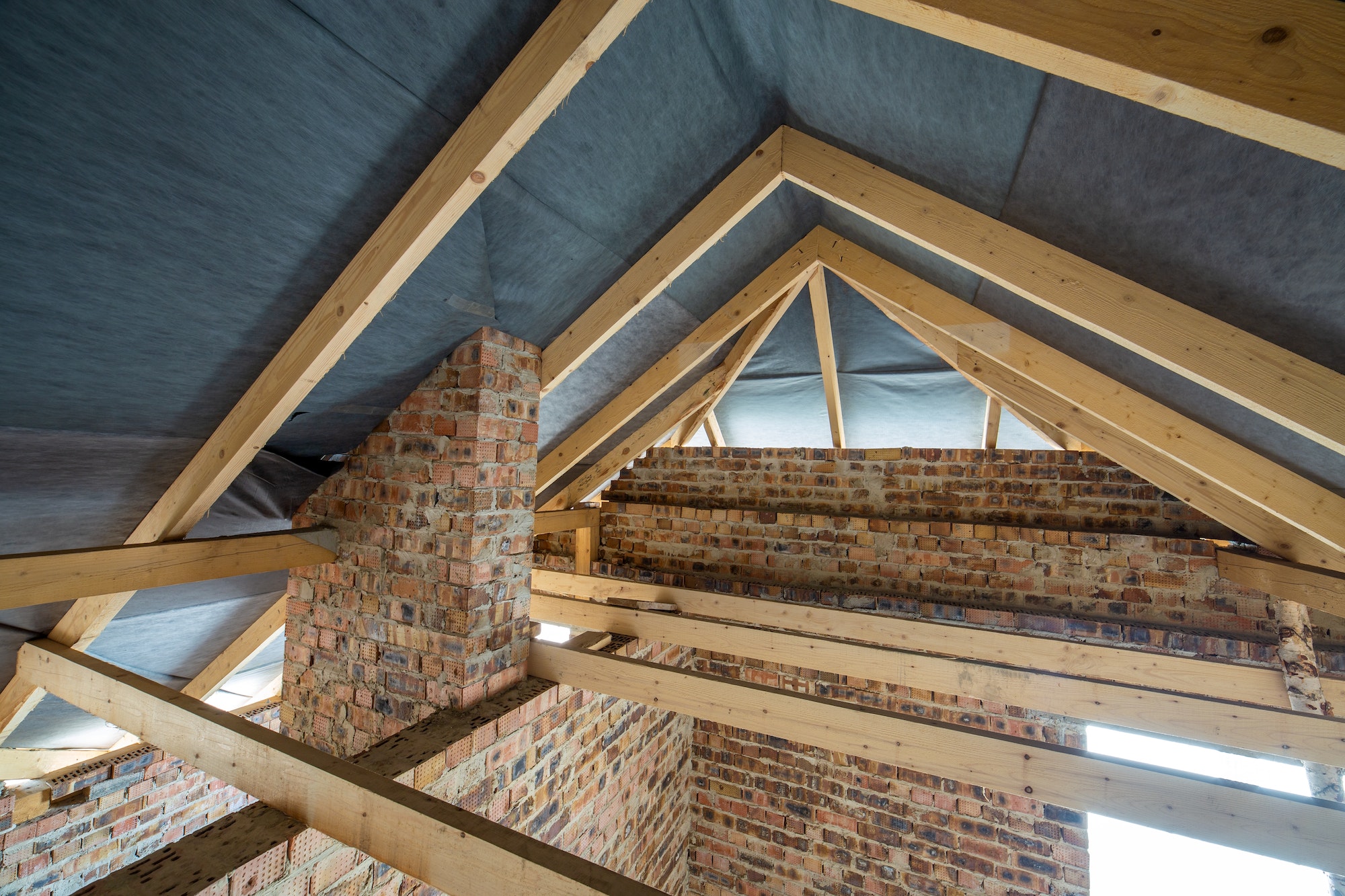 optimisez votre espace avec l’aménagement de combles de 60m2 : idées, conseils, coûts et astuces pour transformer vos combles en pièce à vivre confortable et lumineuse.
