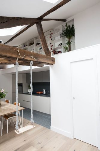 découvrez nos conseils et idées pour l’aménagement de combles de 60m2. transformez vos espaces sous toiture en pièces fonctionnelles : chambre, bureau, salle de jeux ou suite parentale. maximisez confort et luminosité !