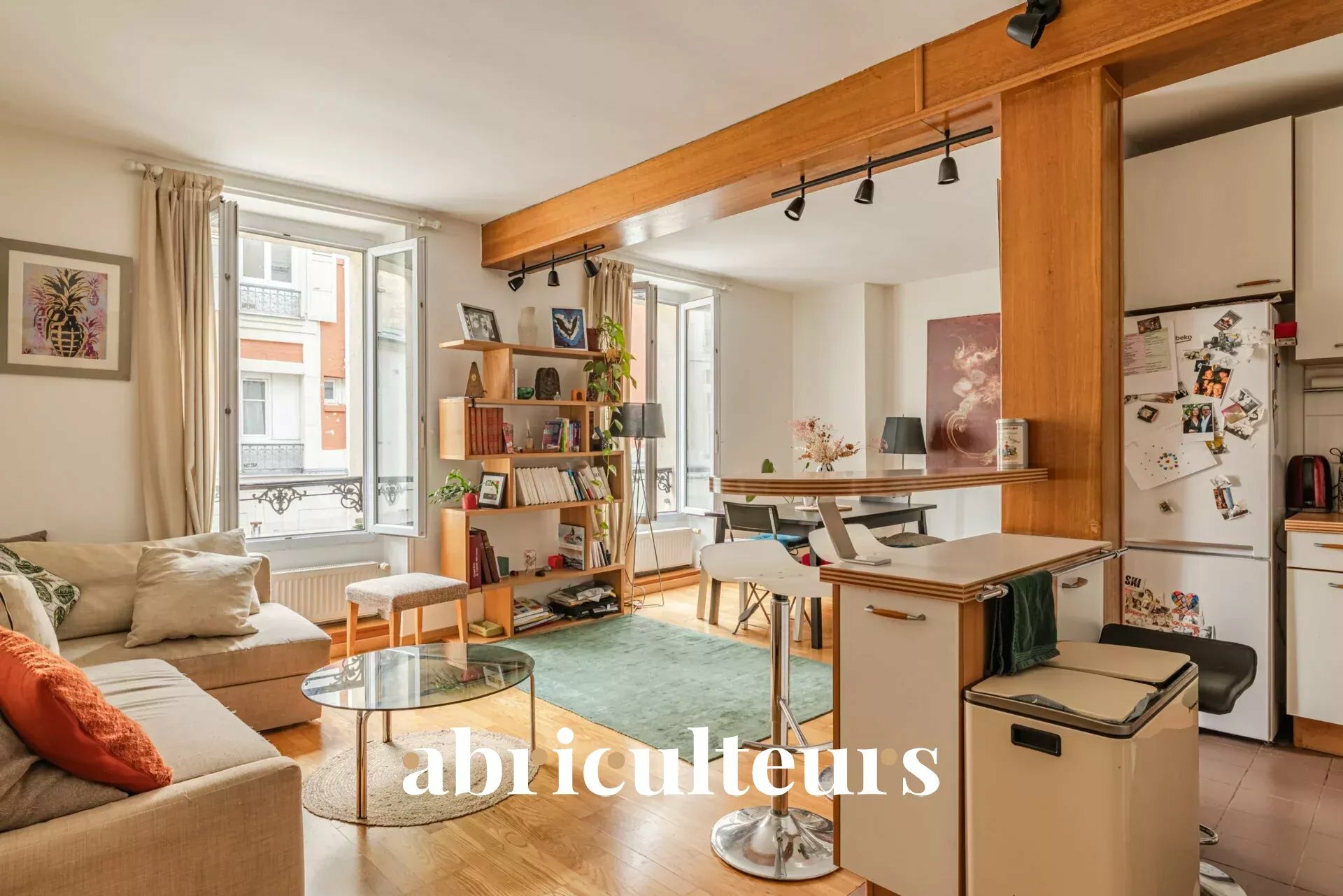 découvrez cet appartement rénové à vanves, alliant confort moderne et emplacement idéal. parfait pour un investissement ou un premier achat, ce bien lumineux saura vous séduire.