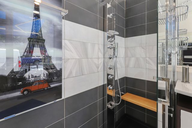 protégez votre salle de bain à paris 17 avec une assurance adaptée. découvrez nos offres pour couvrir dégâts des eaux, sinistres et incidents dans votre salle de bain. devis gratuit et rapide !