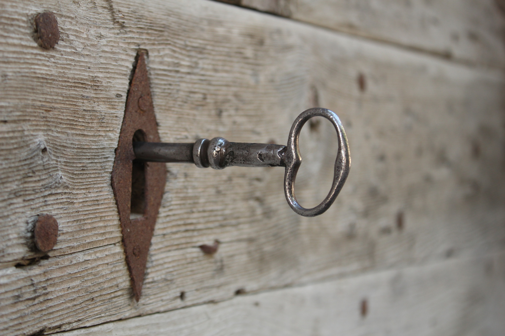 découvrez les meilleures astuces de serrurerie pour sécuriser votre maison, réparer vos serrures et prévenir les pannes grâce à des conseils simples et efficaces adaptés à tous.