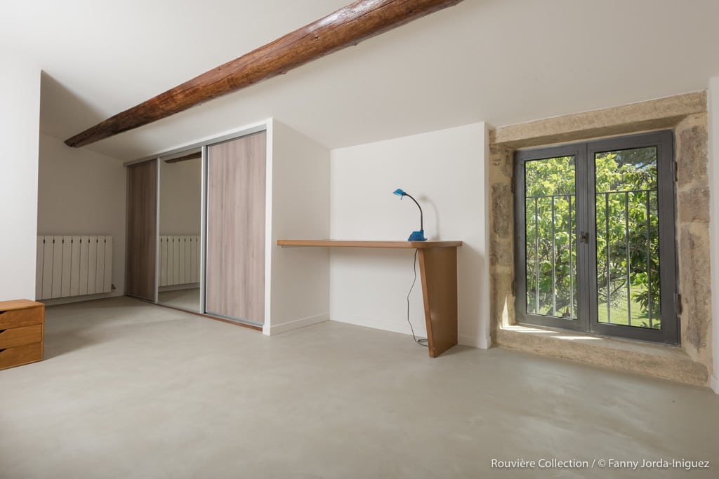 découvrez le béton ciré moderne : un revêtement esthétique et tendance pour vos sols, murs et surfaces. donnez un style contemporain à votre intérieur avec une finition élégante et facile d'entretien.