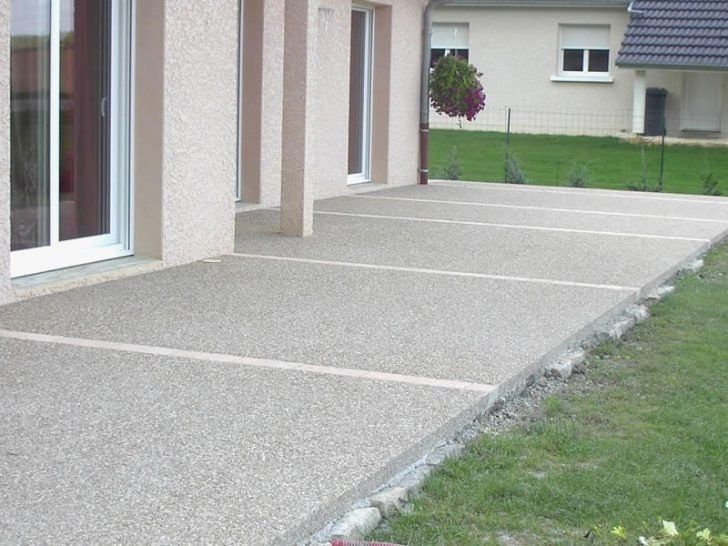 découvrez le coût du béton ciré au m² : prix moyens, facteurs influençant le tarif, conseils pour bien estimer votre budget et réussir votre projet de sol ou de mur en béton ciré.