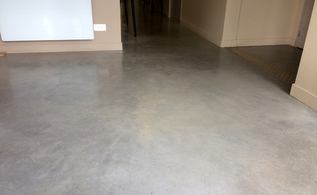 découvrez le coût du béton ciré au m² : prix moyens, facteurs à considérer et conseils pour estimer votre budget de rénovation ou de construction en béton ciré.