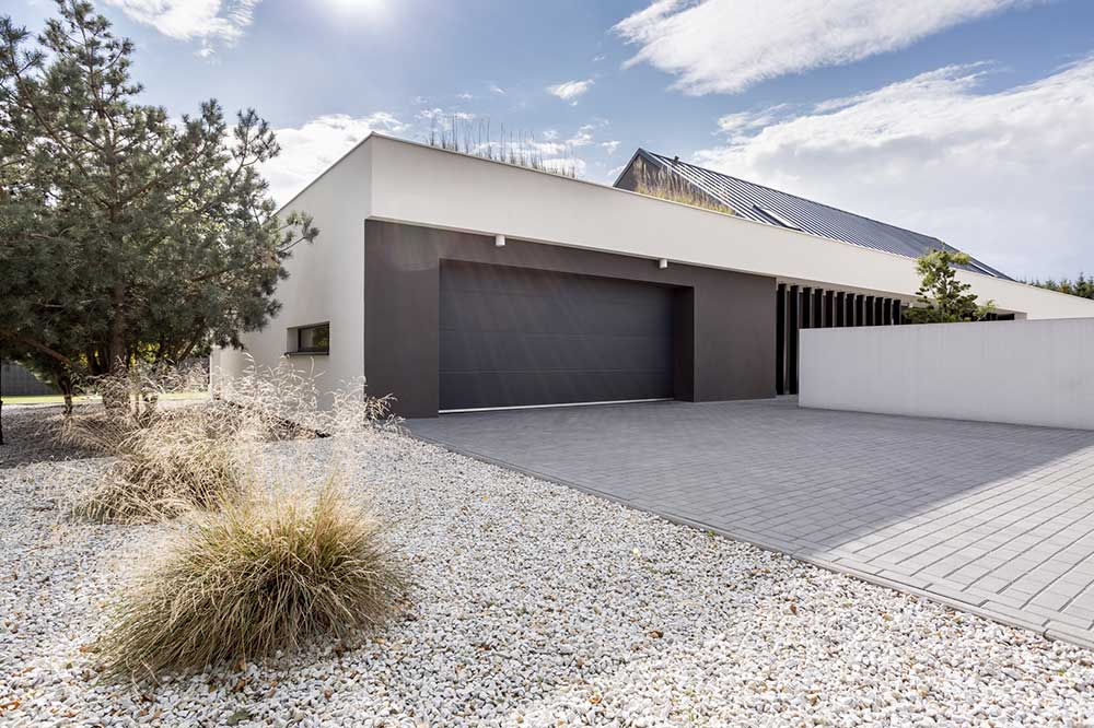 découvrez le coût de construction d'un garage en 2025 : prix moyens, facteurs influençant le budget et conseils pour optimiser votre investissement. comparez les options et préparez au mieux votre projet de garage.