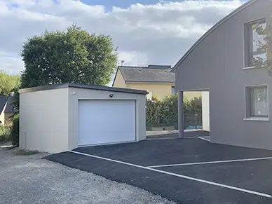 découvrez tout ce qu’il faut savoir sur le coût d’un garage : prix de construction, facteurs influençant le tarif, coûts d’entretien et conseils pour estimer votre budget.