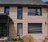découvrez tout ce qu'il faut savoir sur le coût d'un ravalement de façade : prix moyens, facteurs influençant le tarif, conseils pour estimer votre budget et bien choisir votre devis.
