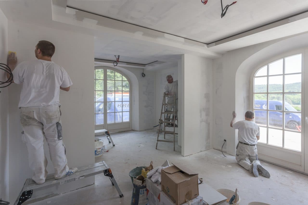 découvrez le coût moyen de la rénovation au m2 en 2024, les facteurs qui influencent les prix et nos conseils pour estimer votre budget selon votre projet immobilier.