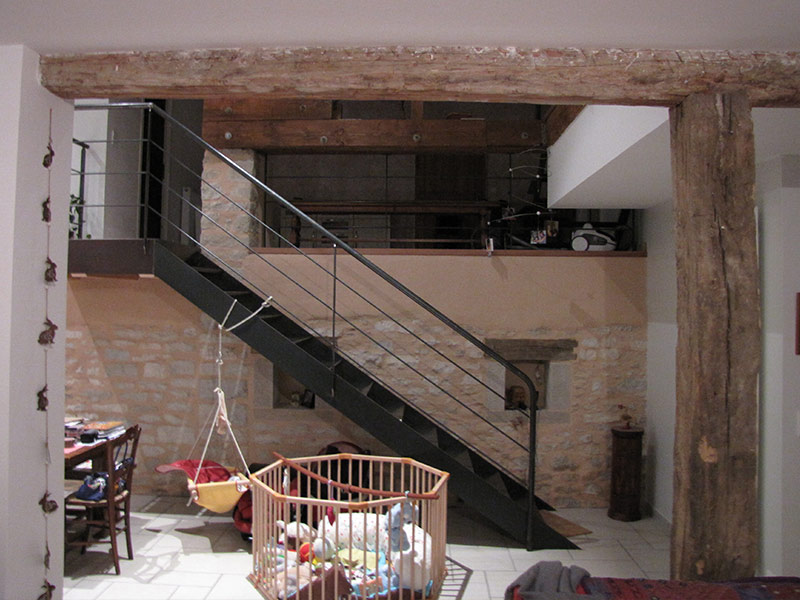 découvrez tout ce qu'il faut savoir sur le coût de rénovation d'une ferme : facteurs à considérer, fourchettes de prix, conseils d'experts et astuces pour optimiser votre budget.