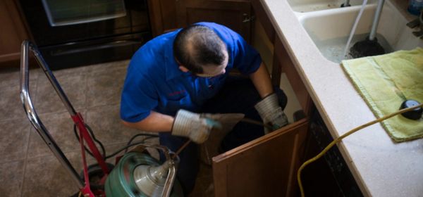service de débouchage wc à fontenay-trésigny : intervention rapide, efficace et professionnelle pour tous vos problèmes de toilettes bouchées. devis gratuit, disponibilité 7j/7.