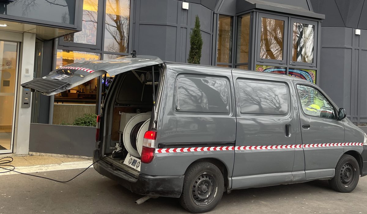 service de débouchage wc rapide et efficace à le châtelet-en-brie. intervention d'urgence 7j/7 pour toilettes bouchées, professionnels qualifiés et devis gratuit.