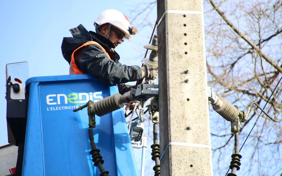 trouvez un électricien qualifié à fontenay-aux-roses pour tous vos travaux d'électricité : installation, dépannage, rénovation et mise aux normes. intervention rapide et devis gratuit.