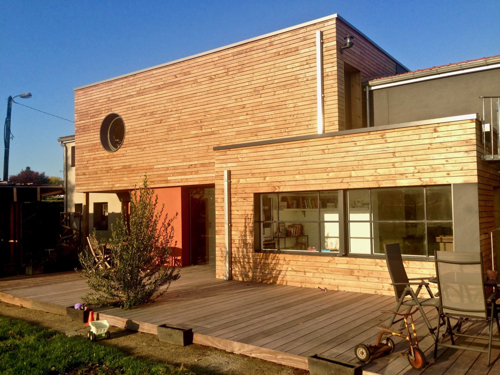 découvrez comment réussir votre extension de maison avec un toit plat : conseils, avantages, idées de design et solutions pratiques pour agrandir votre espace de vie moderne et lumineux.