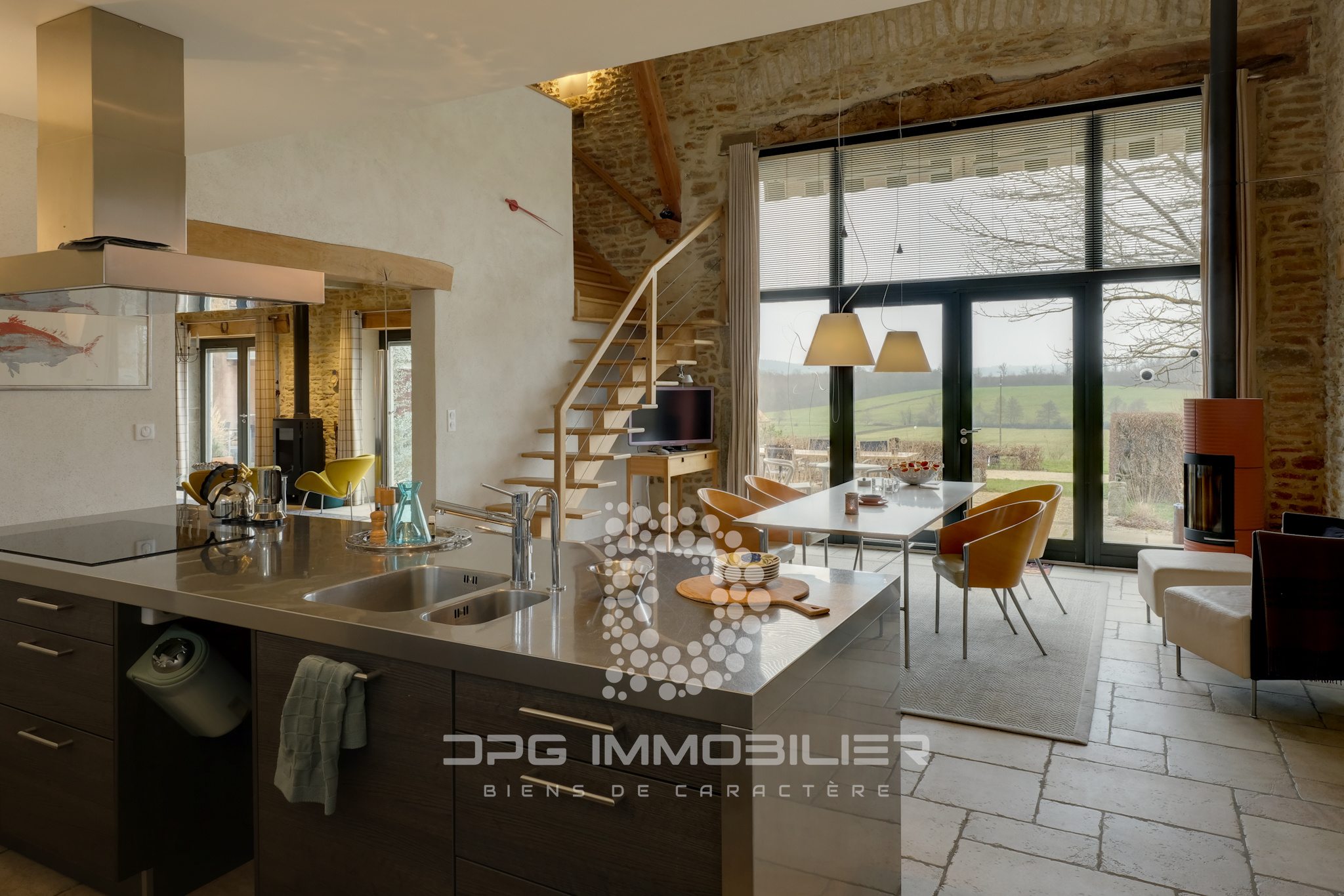 découvrez cette grange exceptionnelle, alliant charme authentique et potentiel unique pour vos projets d'aménagement ou d'investissement. un bien rare à visiter sans tarder !