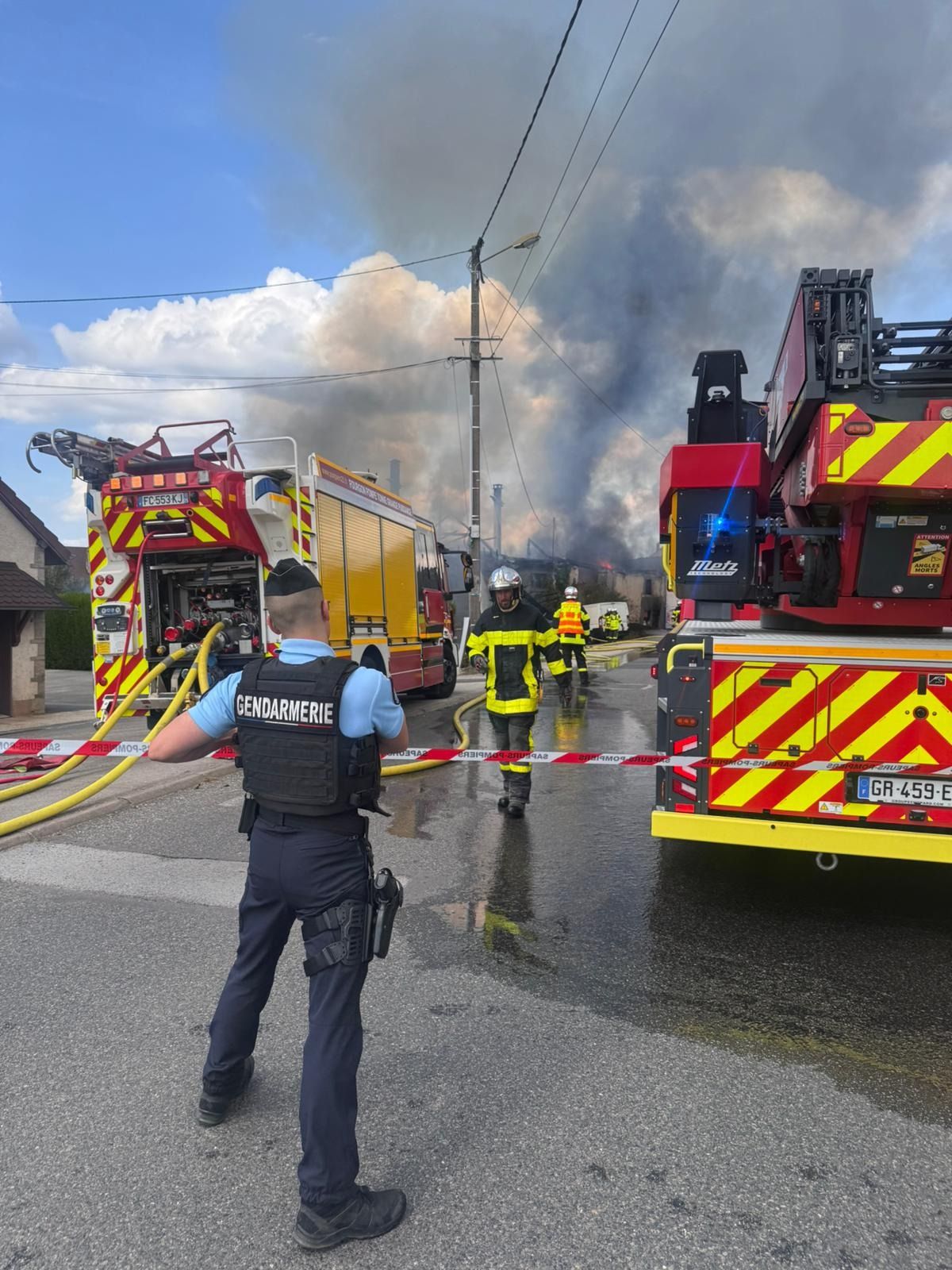 suivez les dernières informations sur l'incendie survenu sur un chantier à montbéliard : causes, dégâts, interventions des secours et impact sur le calendrier des travaux.
