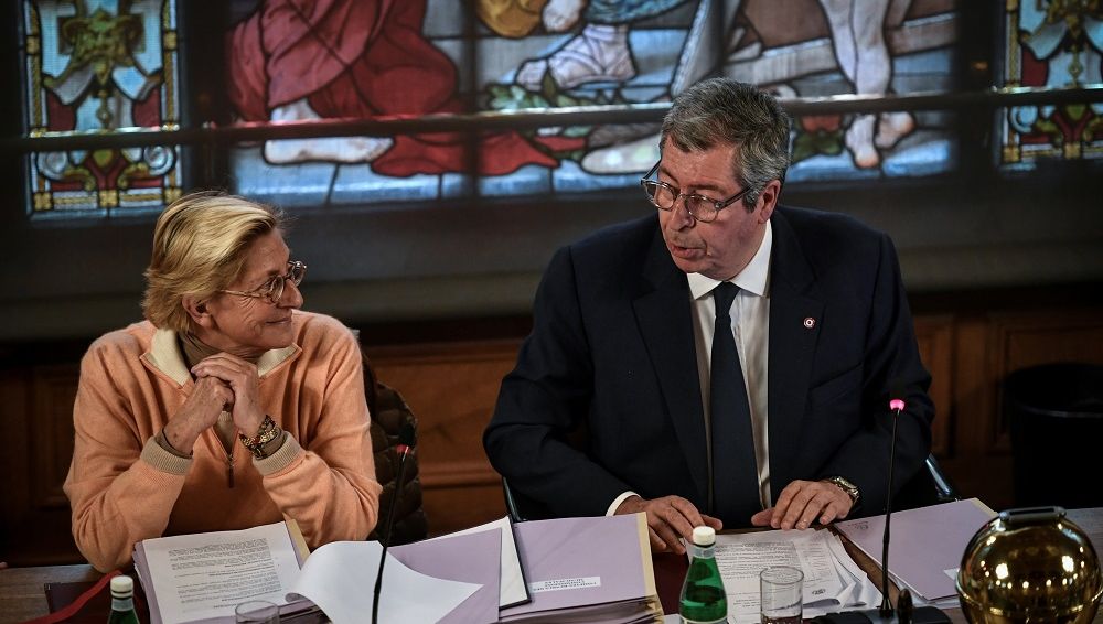 découvrez la modernisation du bureau du maire de levallois pour un montant de 150 000 €, alliant design contemporain et fonctionnalités améliorées afin d’optimiser le travail municipal.
