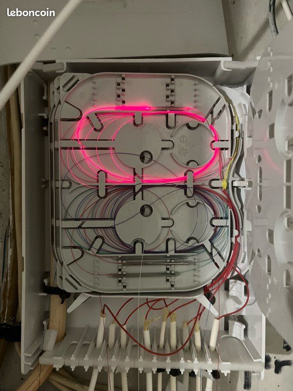 découvrez nos conseils et solutions pour l'optimisation des câbles fibre optique : améliorez la performance de votre réseau, réduisez les pertes de signal et garantissez une connexion rapide et fiable.