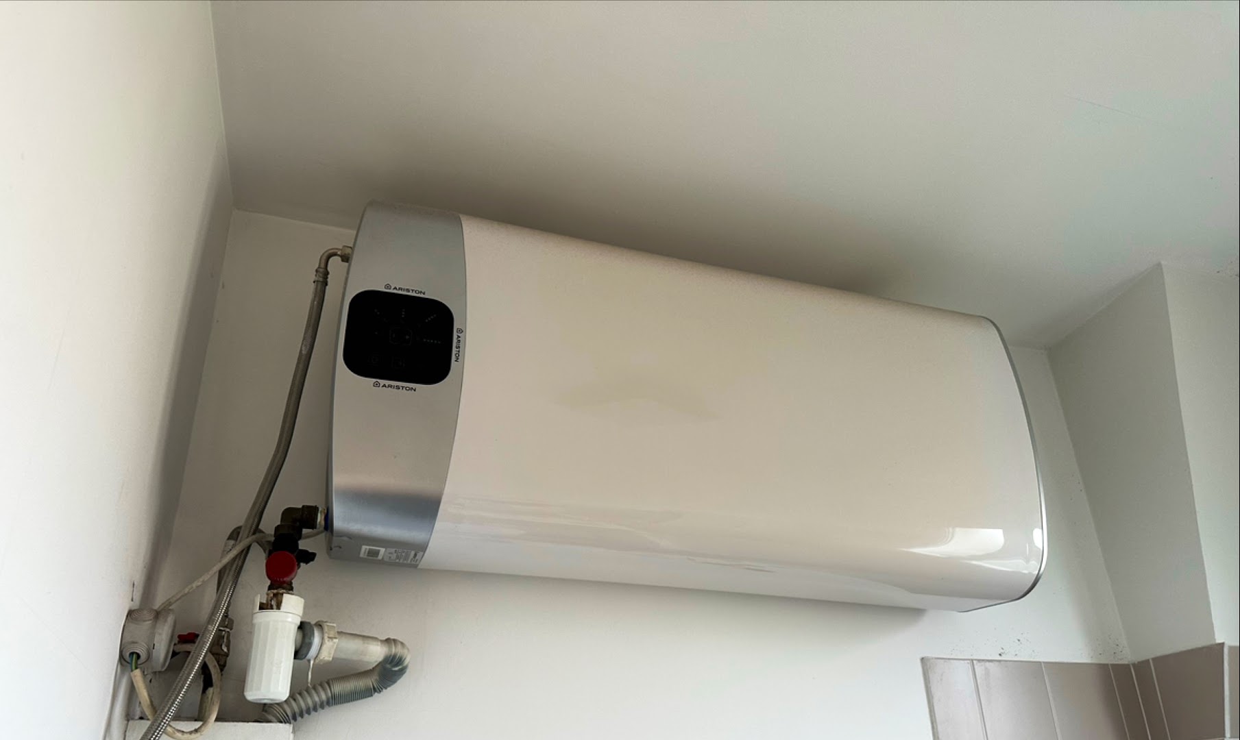 besoin d'un plombier à arcueil ? intervention rapide pour tous vos dépannages, fuites, installations et urgences. service efficace et professionnel 7j/7 !