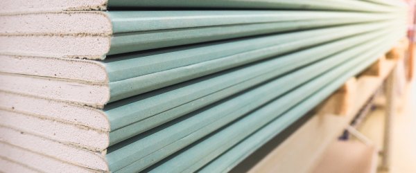 découvrez les prix des plaques de plâtre en 2025 : comparatif des tarifs au m², conseils pour bien choisir, facteurs qui influent sur le coût et astuces pour économiser sur vos travaux de rénovation.
