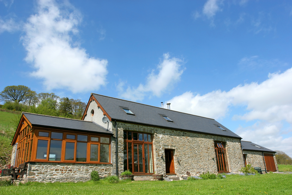 découvrez tout ce qu'il faut savoir sur le prix de la rénovation d'une longère : coûts moyens, astuces pour économiser, exemples de devis et conseils pour réussir votre projet en fonction de votre budget.