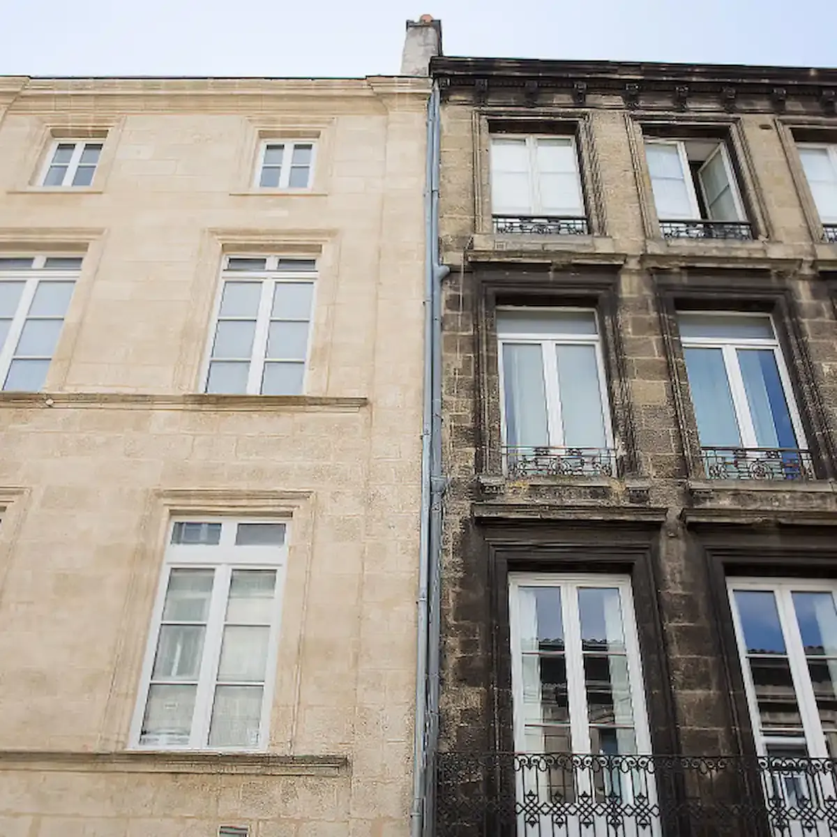 découvrez les coûts d’un ravalement de façade et les différentes étapes à prévoir pour rénover et valoriser votre maison. guide complet et conseils pour un projet réussi.