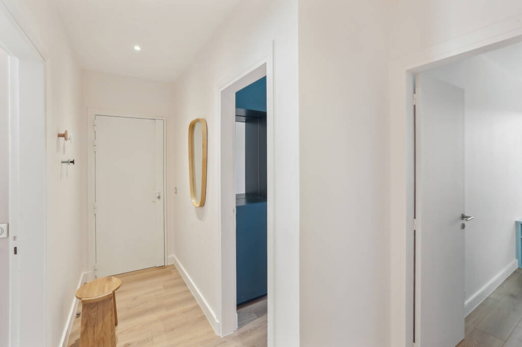 découvrez nos conseils et idées pour réussir la rénovation d'un appartement de 50m2 : aménagement, optimisation de l'espace, choix des matériaux et budget.