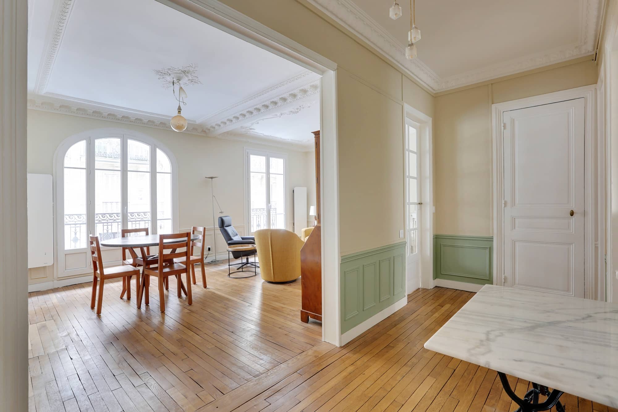 confiez la rénovation de votre appartement haussmannien à des experts pour préserver son charme d’origine tout en modernisant le confort et l’agencement selon vos envies.