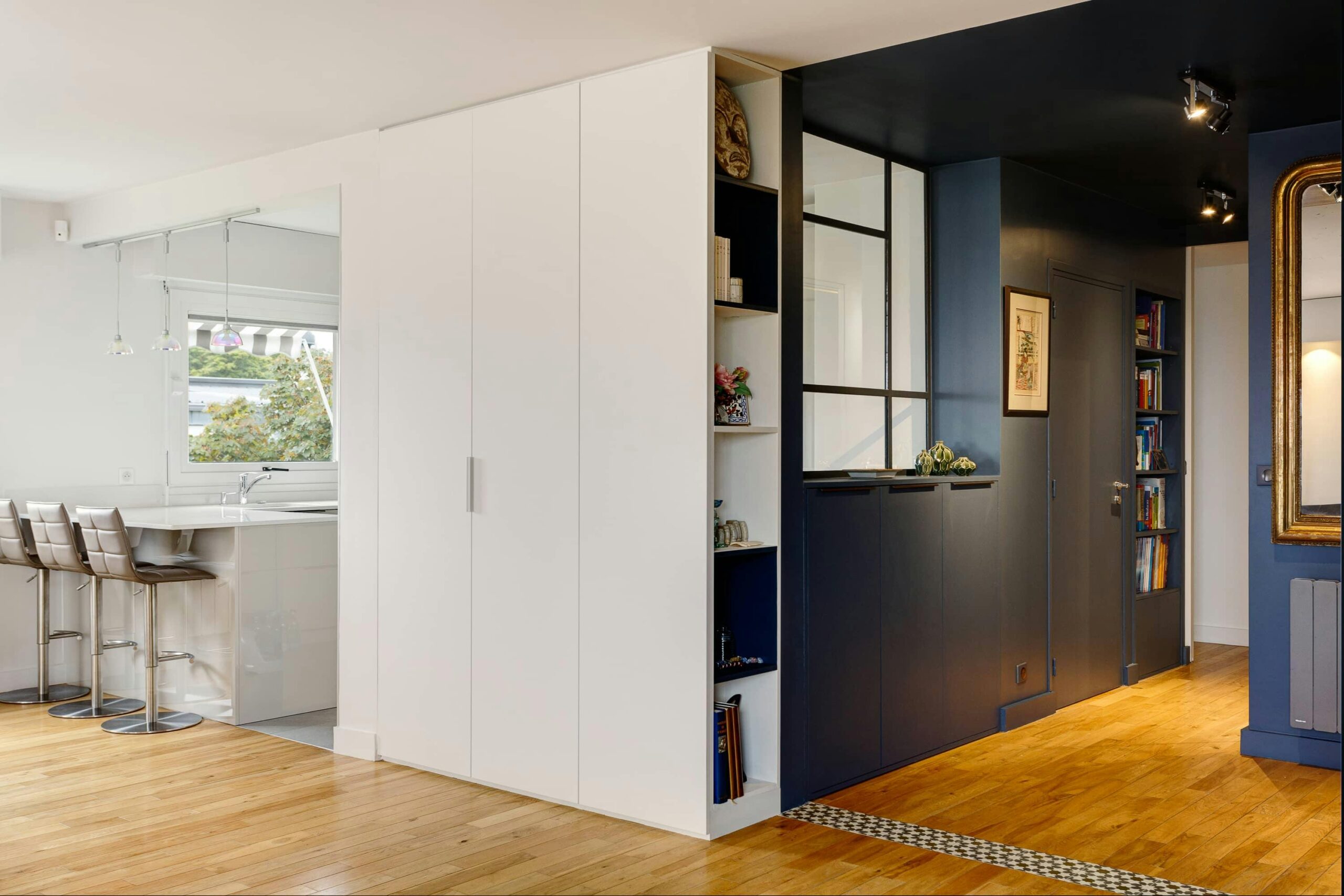 confiez la rénovation de votre appartement moderne à issy-les-moulineaux à des experts. profitez de conseils personnalisés, d’un style contemporain et de finitions de qualité pour transformer votre espace de vie.