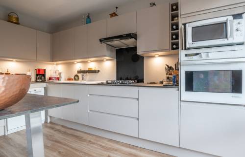 confiez la rénovation de votre cuisine à châtenay-malabry à des experts pour un espace moderne, fonctionnel et adapté à vos envies. devis gratuit, conseils personnalisés.