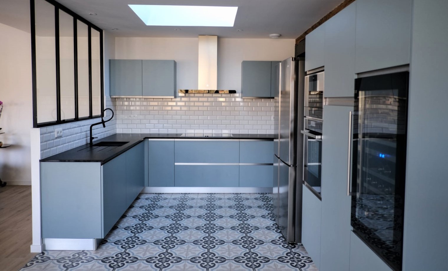 transformez votre intérieur avec une rénovation cuisine moderniste : idées inspirantes, conseils pratiques et dernières tendances pour une cuisine élégante, fonctionnelle et contemporaine.