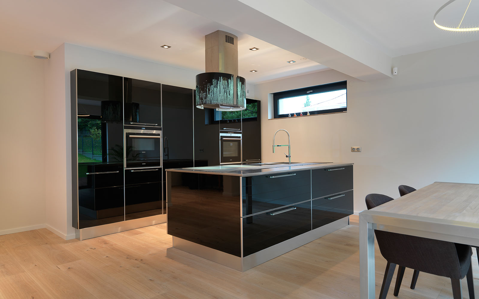 confiez la rénovation de votre cuisine à monceau à des experts. modernisation, optimisation de l'espace et matériaux de qualité pour une cuisine sur-mesure, fonctionnelle et esthétique.