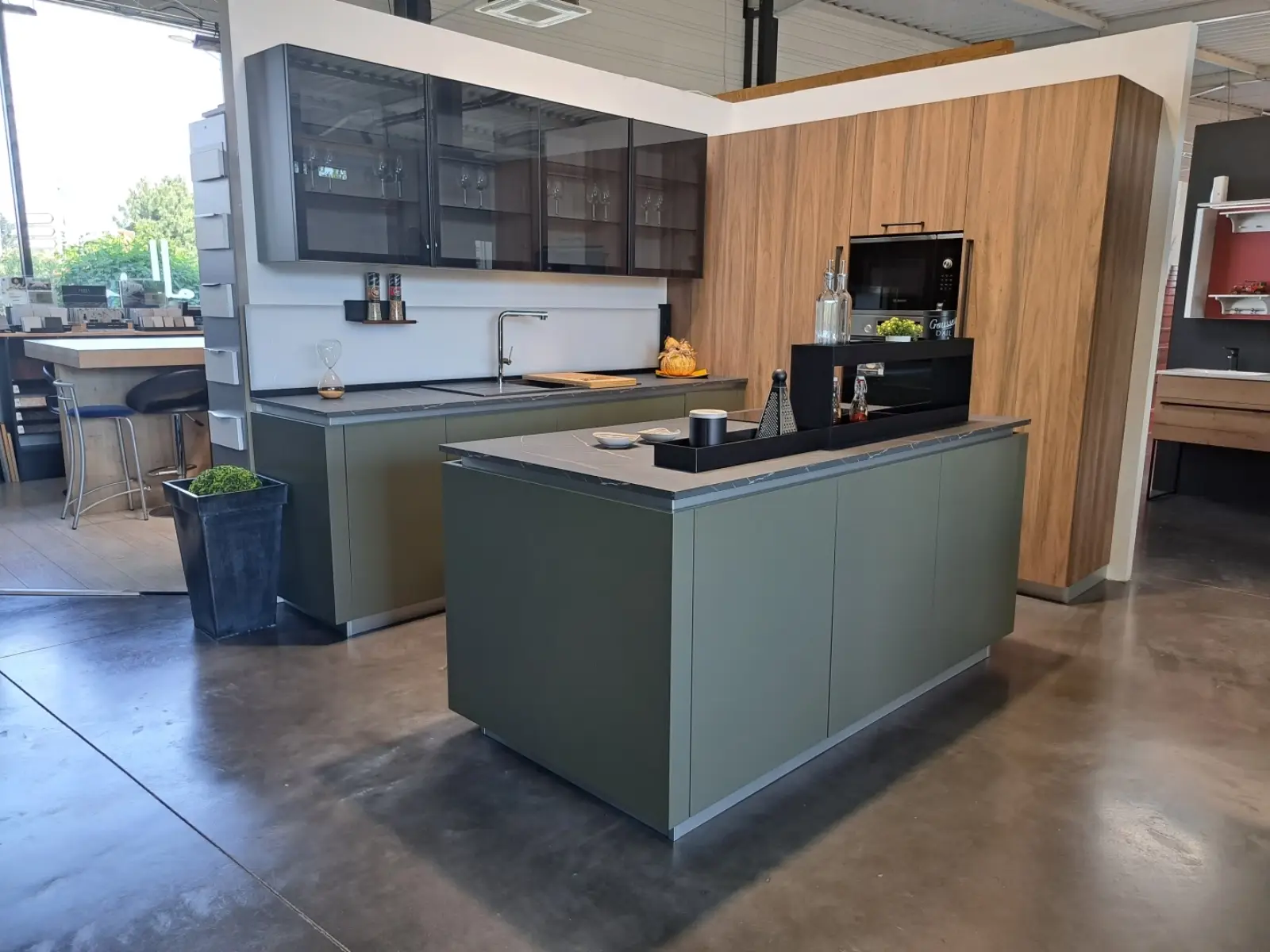 confiez la rénovation de votre cuisine à monceau à des professionnels expérimentés. profitez d’une cuisine moderne, fonctionnelle et sur-mesure, réalisée avec des matériaux de qualité. devis gratuit et accompagnement personnalisé.