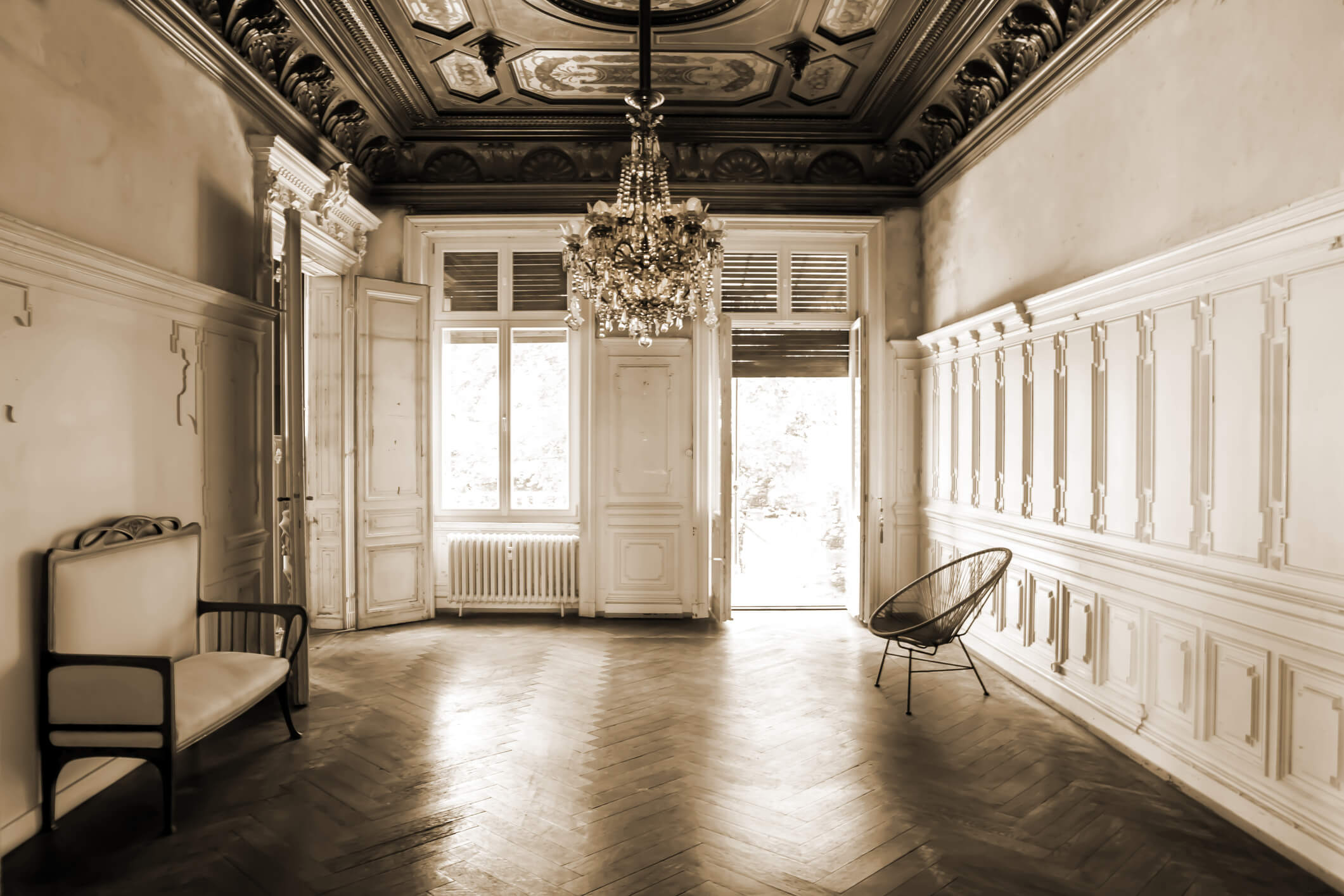 découvrez nos conseils et solutions pour réussir votre rénovation haussmannienne : respect du style classique, mises aux normes modernes et astuces pour valoriser votre appartement parisien.