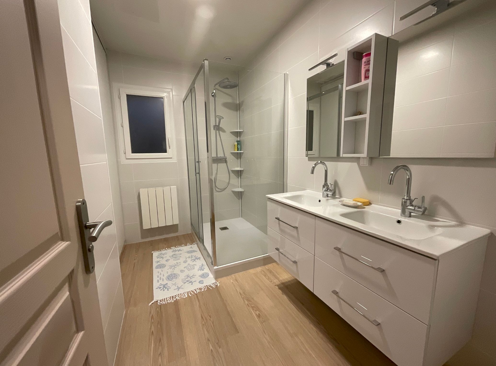découvrez nos conseils et idées pour la rénovation d'une salle de bain de 70m2 : aménagement, choix des matériaux, astuces design et solutions sur-mesure pour transformer votre espace en un véritable havre de bien-être.