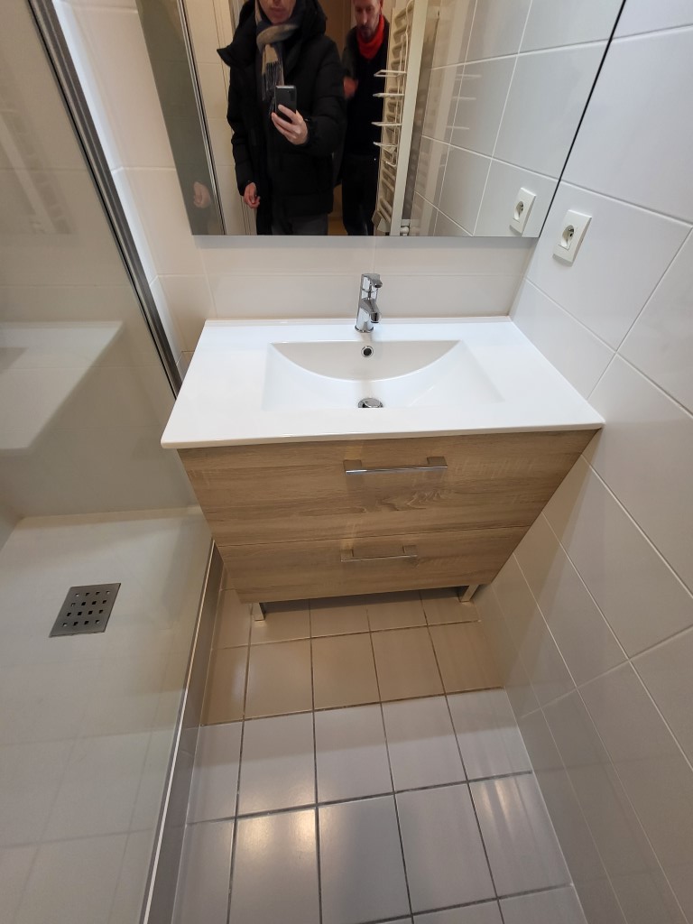 confiez la rénovation de votre salle de bain à bagneux à des experts. conseils personnalisés, matériaux de qualité et réalisation sur mesure pour transformer votre espace en un lieu moderne et fonctionnel.