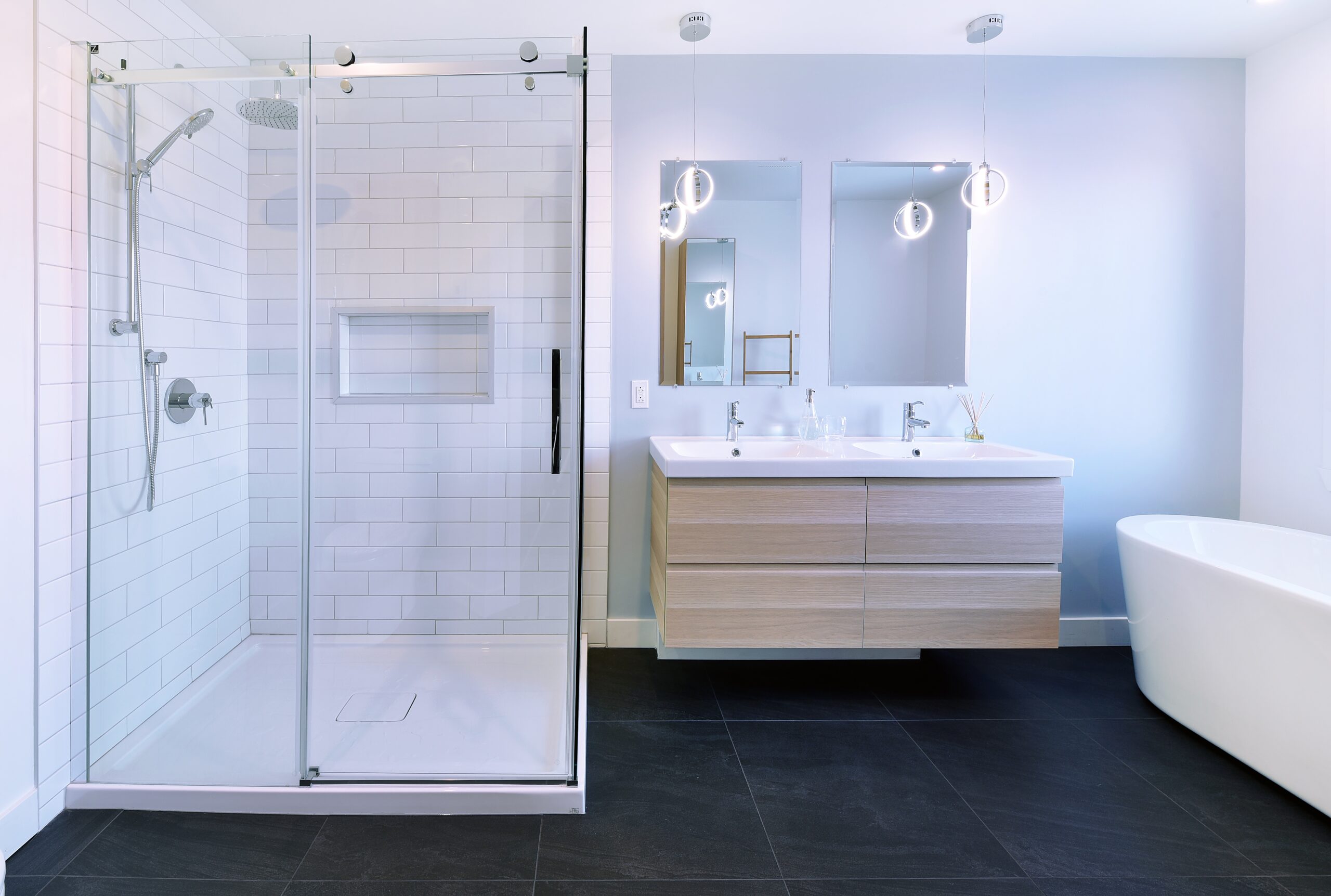 découvrez nos conseils et idées pour une rénovation de salle de bain moderne : aménagement, choix des matériaux et astuces déco pour transformer votre espace en un lieu tendance et fonctionnel.