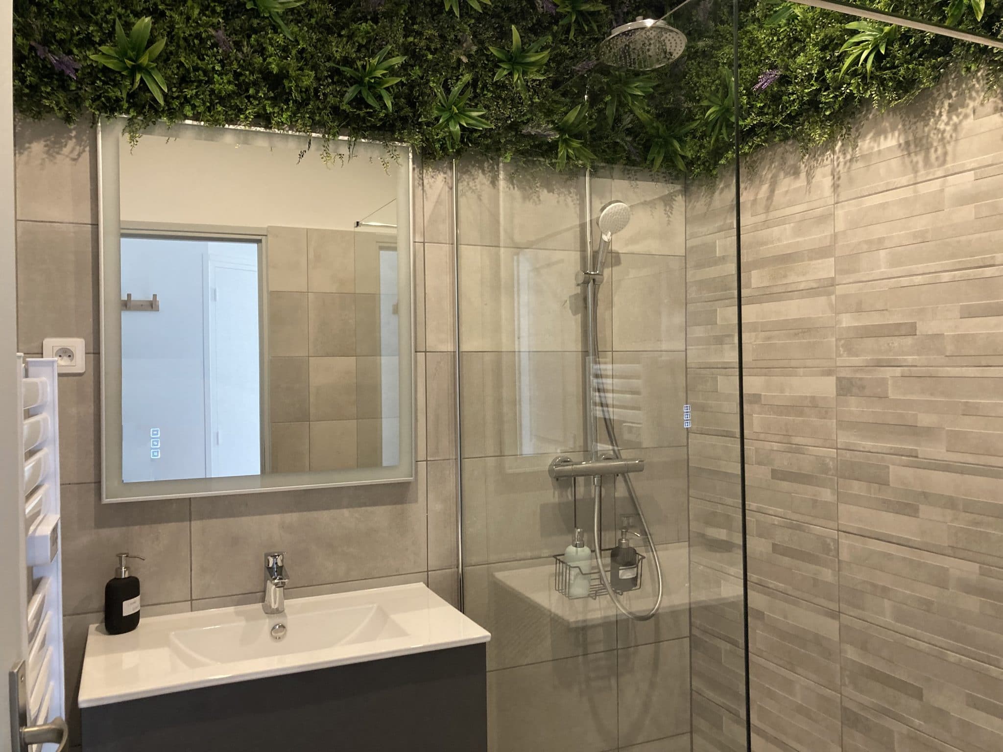 découvrez nos conseils et idées pour réussir la rénovation de votre salle de bain moderne : choix des matériaux, aménagement tendance, optimisation de l’espace et inspirations déco pour une pièce à la fois fonctionnelle et design.