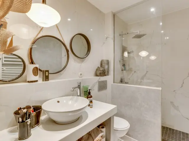 découvrez nos conseils et idées pour réussir la rénovation de votre salle de bain moderne : tendances, matériaux, astuces de décoration et aménagement pour créer un espace fonctionnel et élégant.