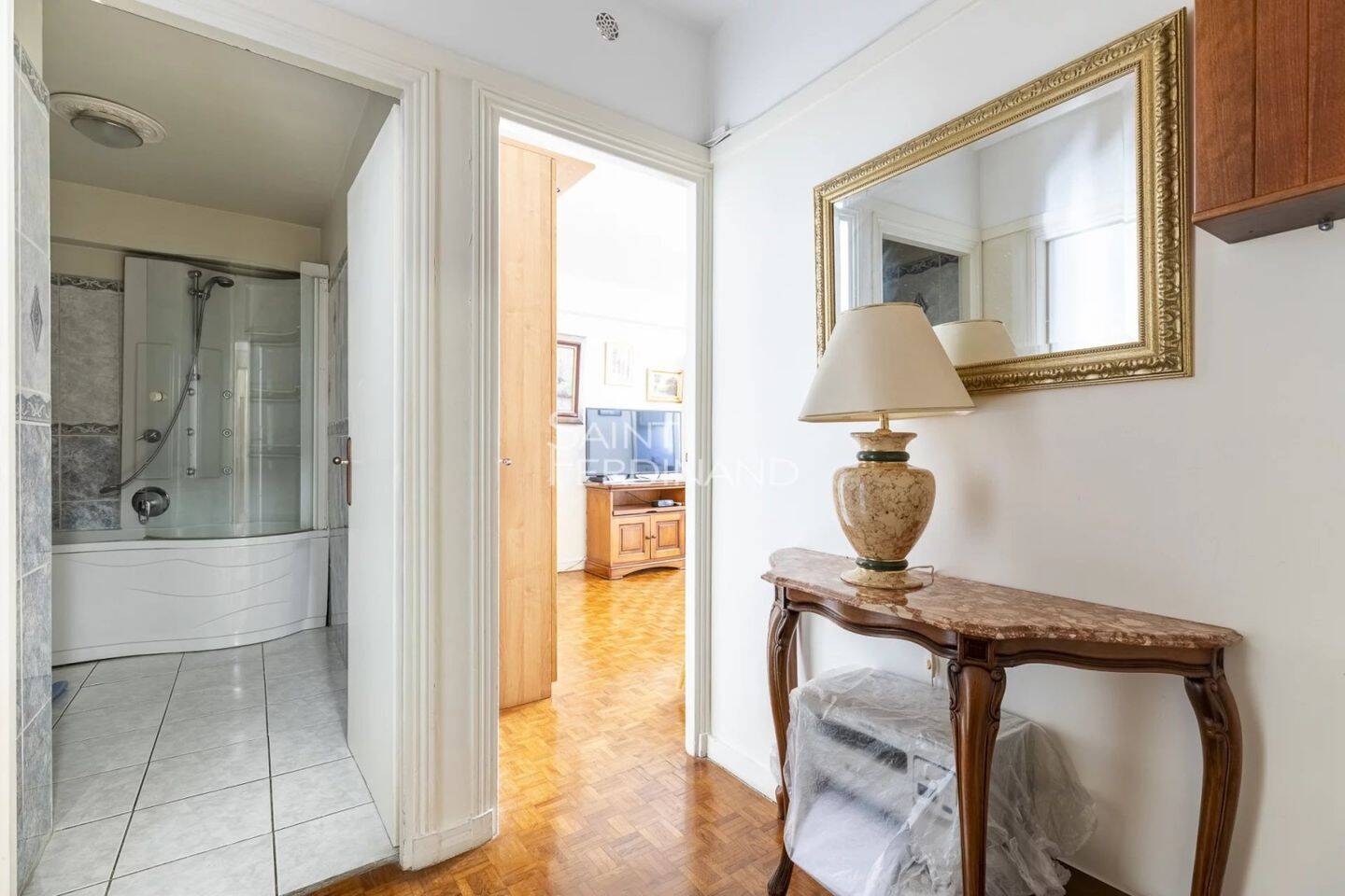 envie de rénover votre studio à paris 75015 ? découvrez nos solutions sur mesure pour moderniser, optimiser l’espace et ajouter de la valeur à votre bien. devis rapide et travaux de qualité.