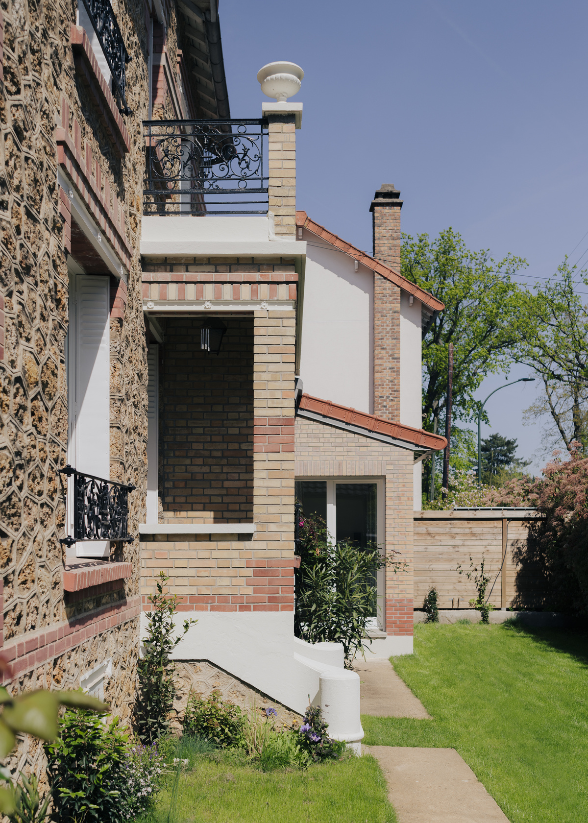 faites appel à des experts pour vos rénovations à garches. découvrez nos services complets de rénovation intérieure et extérieure pour améliorer votre maison avec qualité et professionnalisme !
