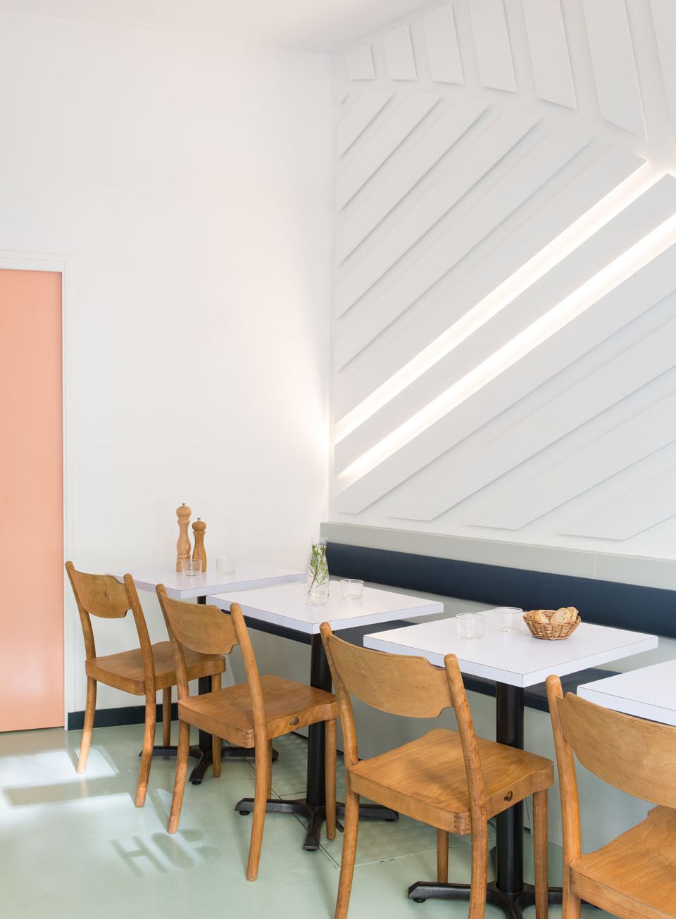 découvrez les meilleures adresses de restauration aux buttes-chaumont : restaurants, cafés et terrasses pour savourer une cuisine variée dans un cadre verdoyant au cœur du 19e arrondissement de paris.