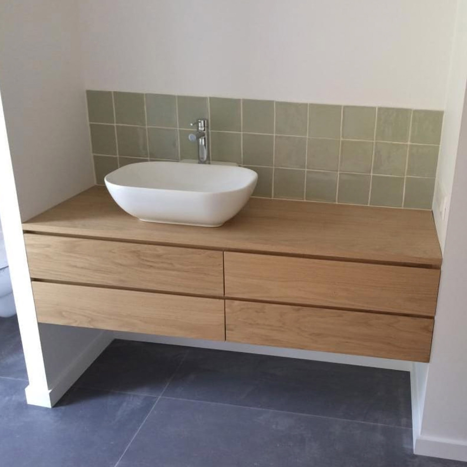 découvrez nos solutions de salle de bain sur mesure : conception personnalisée, matériaux de qualité et aménagement adapté à vos besoins. obtenez un espace unique et fonctionnel, pensé pour votre confort.