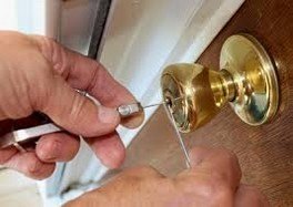 besoin d’un serrurier en urgence à châtenay-malabry ? intervention rapide 24h/24 et 7j/7 pour ouverture de porte, changement de serrure et dépannage sur tout type de serrure. devis gratuit.