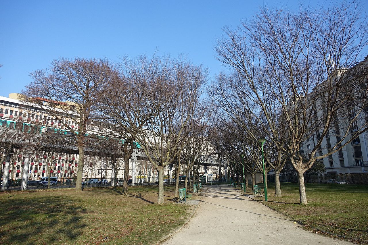 découvrez le square marie-curie, un espace vert paisible en plein cœur de la ville, idéal pour se détendre, se promener et profiter d'un cadre naturel en famille ou entre amis.