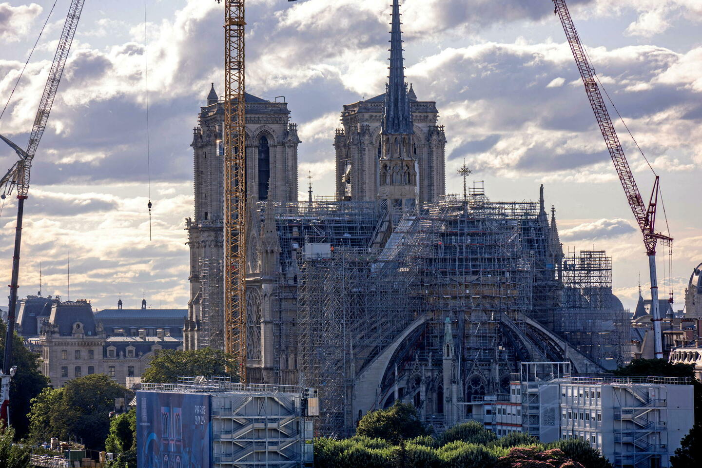 découvrez l'état d'avancement des travaux de restauration de notre-dame de paris, prévus jusqu'en 2030, les étapes clés, les enjeux et les perspectives pour la réouverture de la cathédrale emblématique.