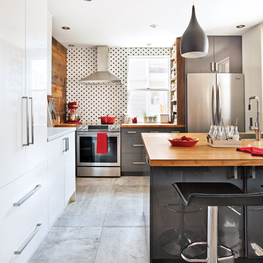 découvrez notre cuisine rénovée à suresnes, alliant modernité et fonctionnalité pour un espace convivial et pratique.