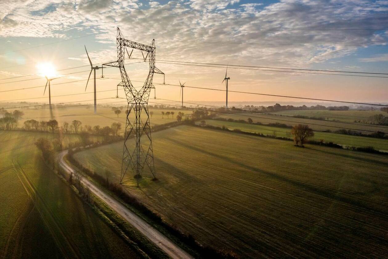 améliorez la sécurité et l'efficacité de votre habitat grâce à notre service de modernisation d'installation électrique, adapté à vos besoins et conforme aux normes actuelles.