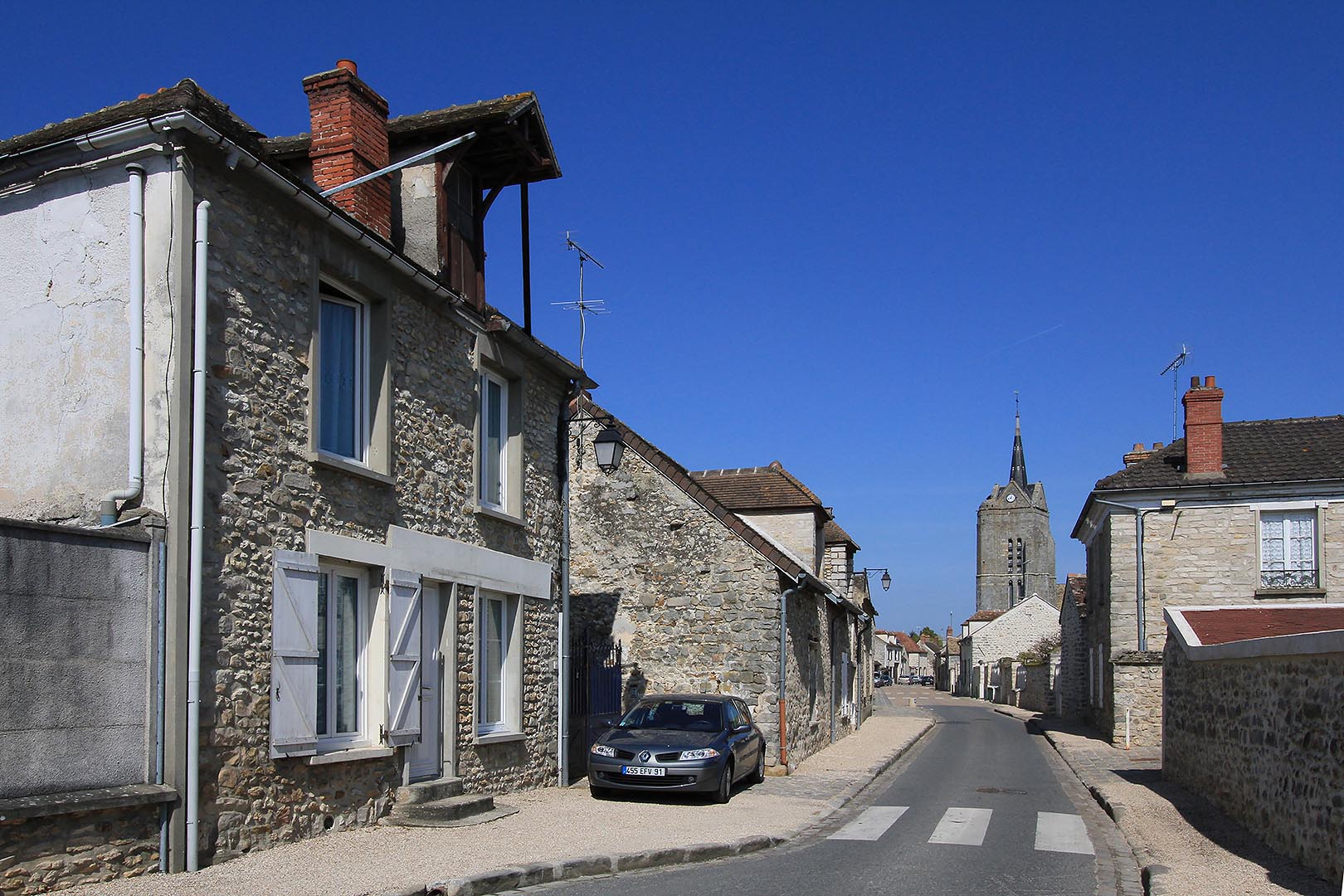 découvrez moigny-sur-école, charmant village de l’essonne, connu pour son patrimoine, sa nature préservée et ses balades en forêt. idéal pour une escapade authentique en île-de-france.